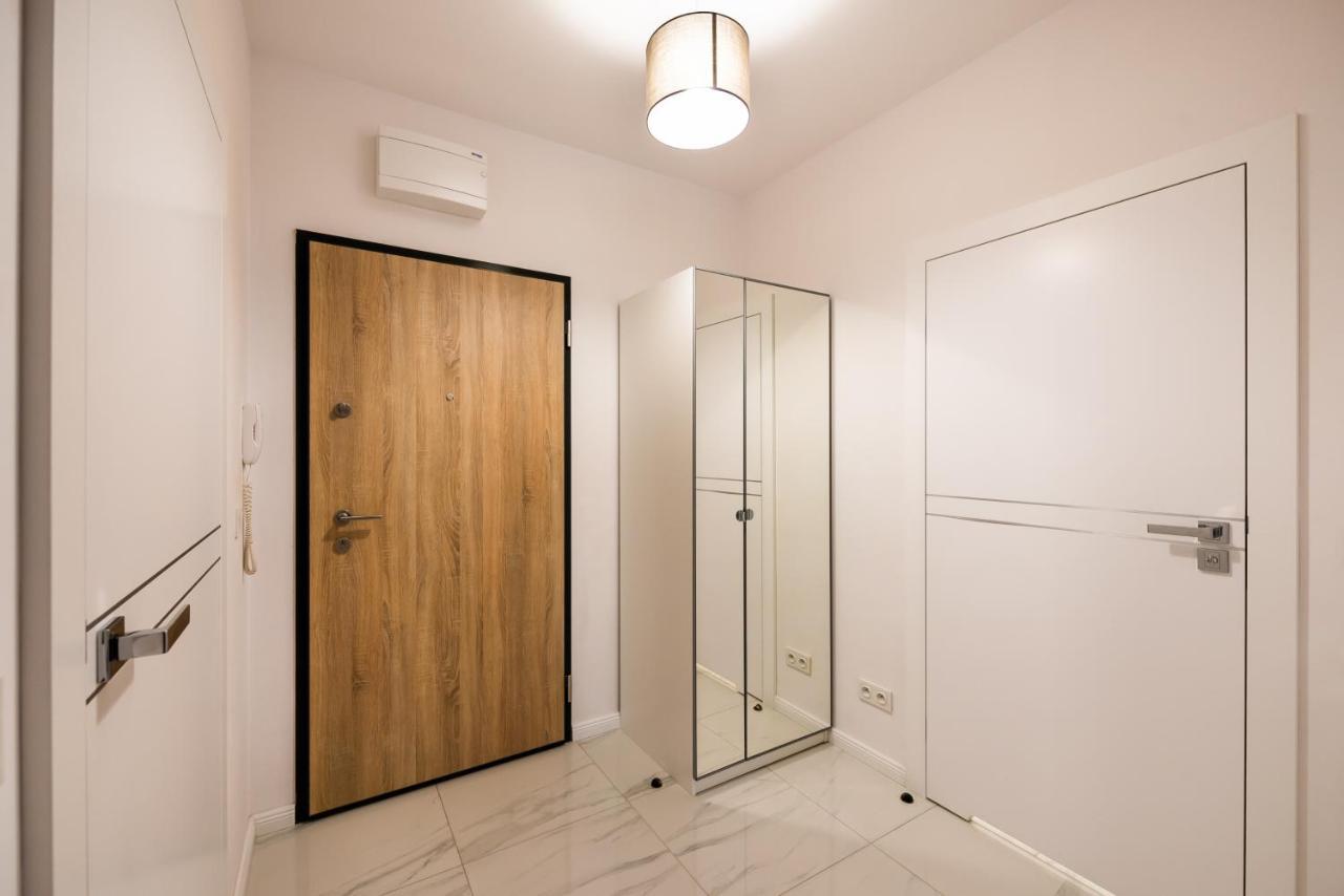 Saska Kepa Bright Apartament Варшава Екстер'єр фото