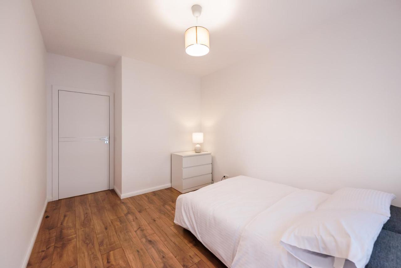 Saska Kepa Bright Apartament Варшава Екстер'єр фото